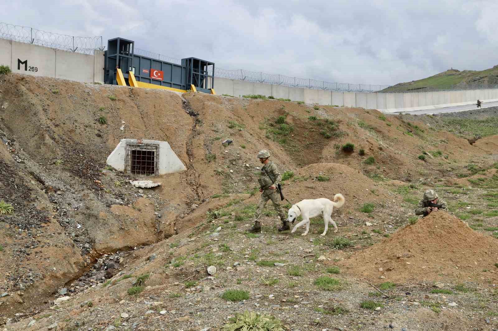 ’Hudut Kartalları’ bayramda da elleri tetikte sınır nöbetinde
