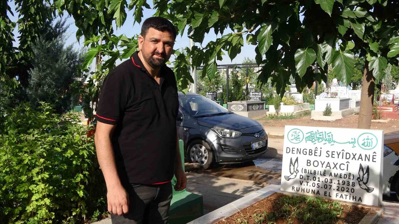 Diyarbakır’da bayram sabahı vatandaşlar mezarlıklara akın etti
