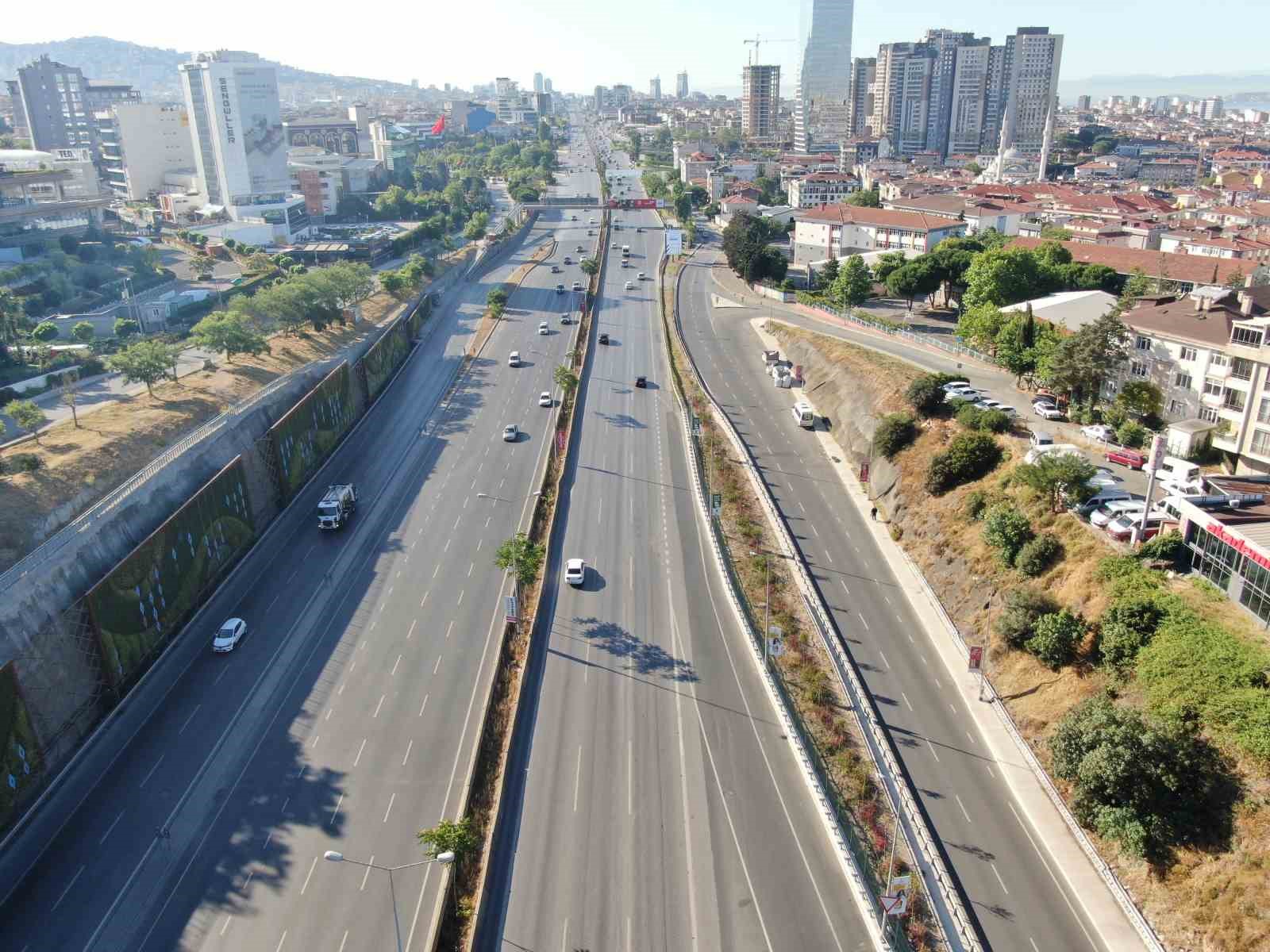 İstanbul’da bayramın 1. gününde yollar boş kaldı
