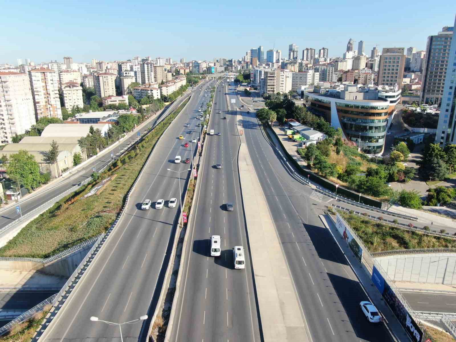 İstanbul’da bayramın 1. gününde yollar boş kaldı
