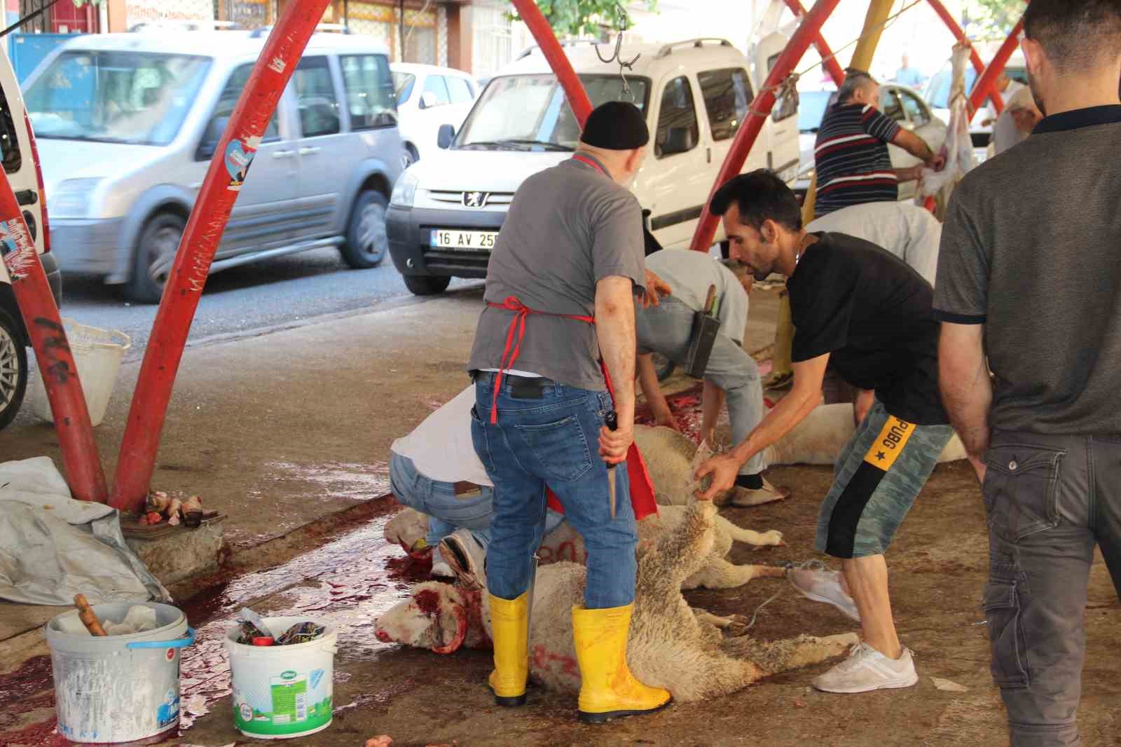 Manisalılar kurban vazifelerini yerine getirdi
