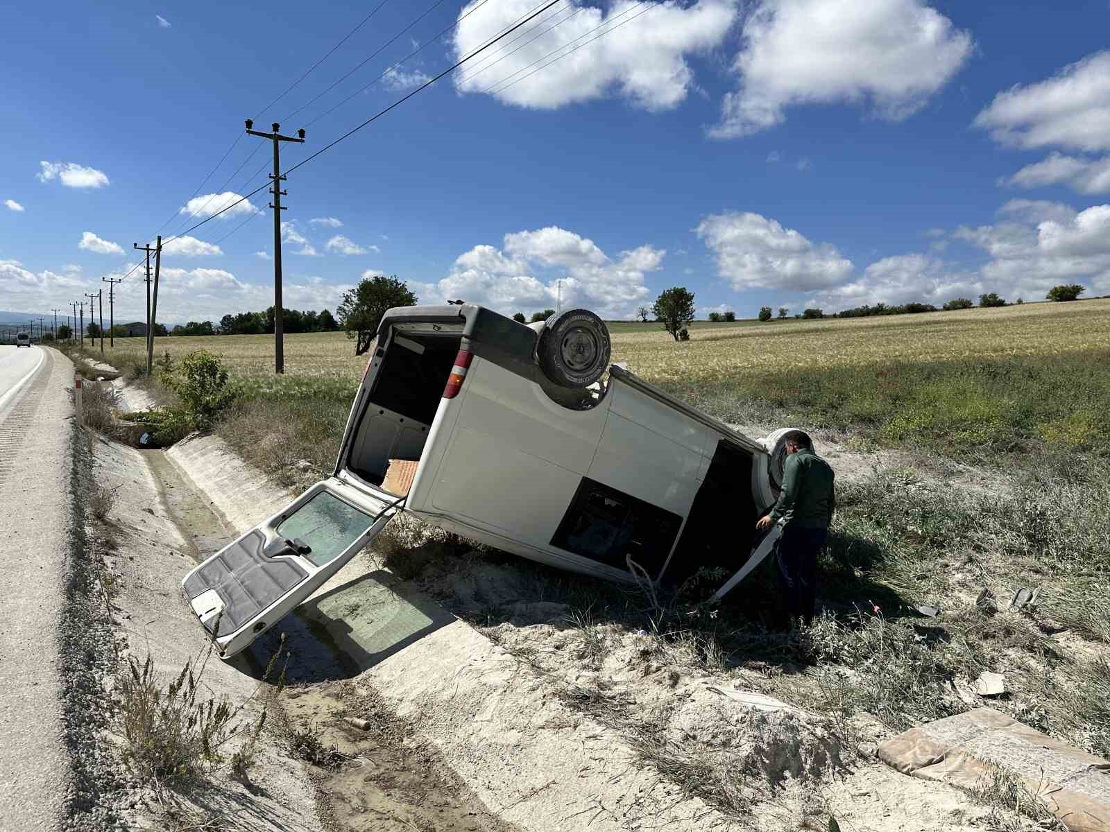 Kastamonu’da yoldan çıkan minibüs, şarampole uçtu: 2 yaralı
