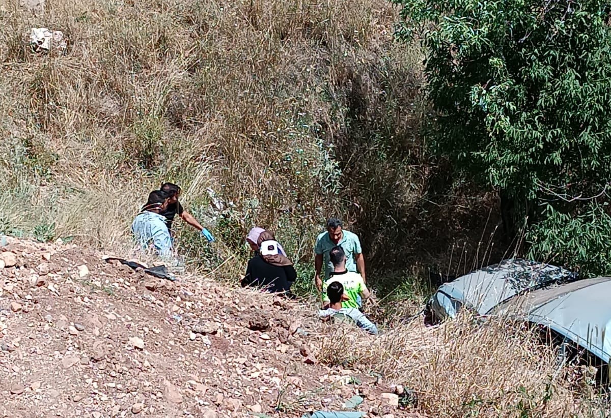 Adıyaman’da otomobil şarampole yuvarlandı: 5 yaralı
