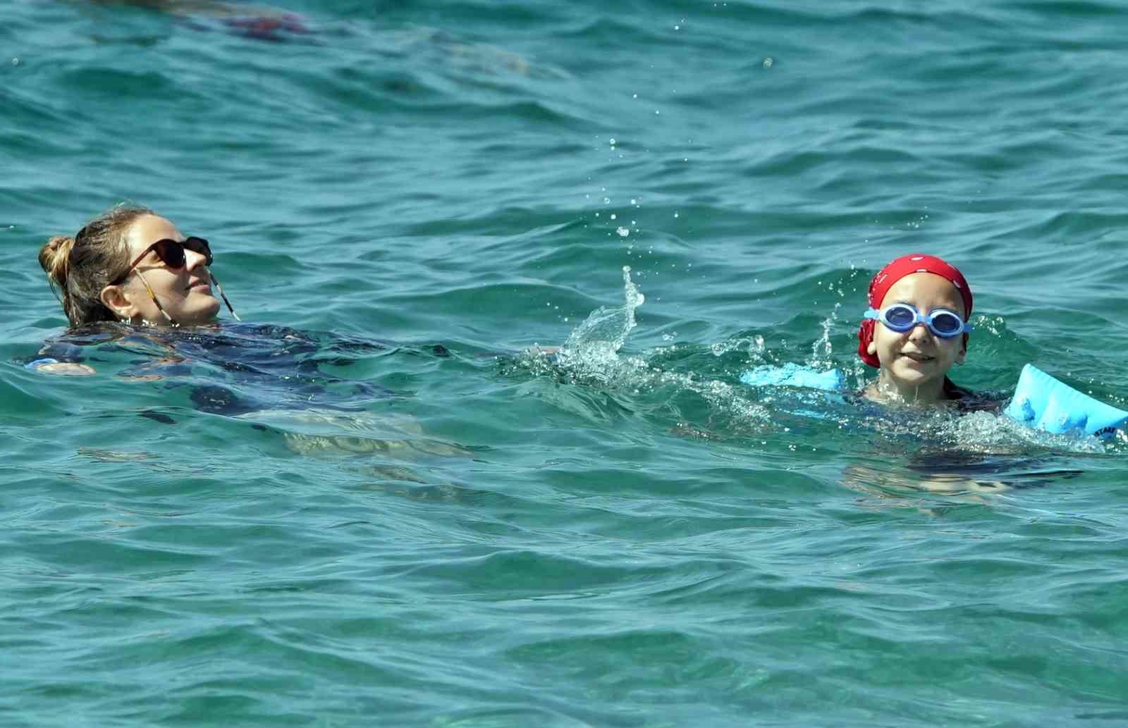 Antalya’da sahillerdeki yoğunluk iki katına çıktı
