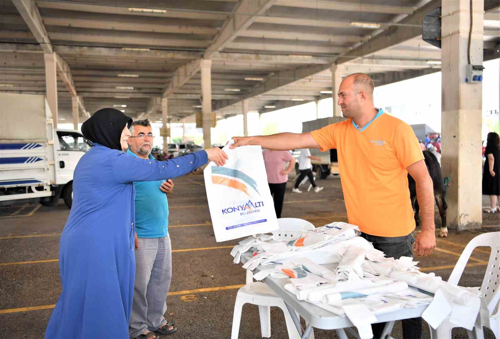 Konyaaltı’nda ücretsiz kurban kesim hizmeti verildi
