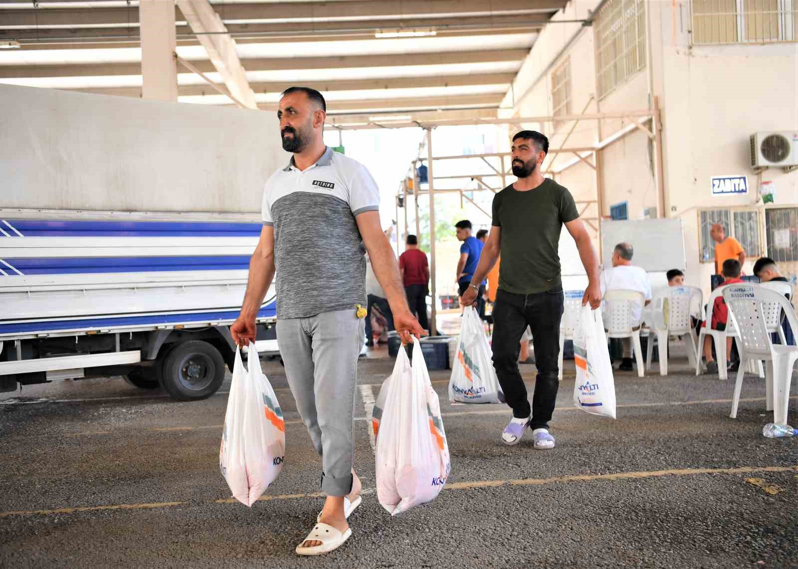 Konyaaltı’nda ücretsiz kurban kesim hizmeti verildi
