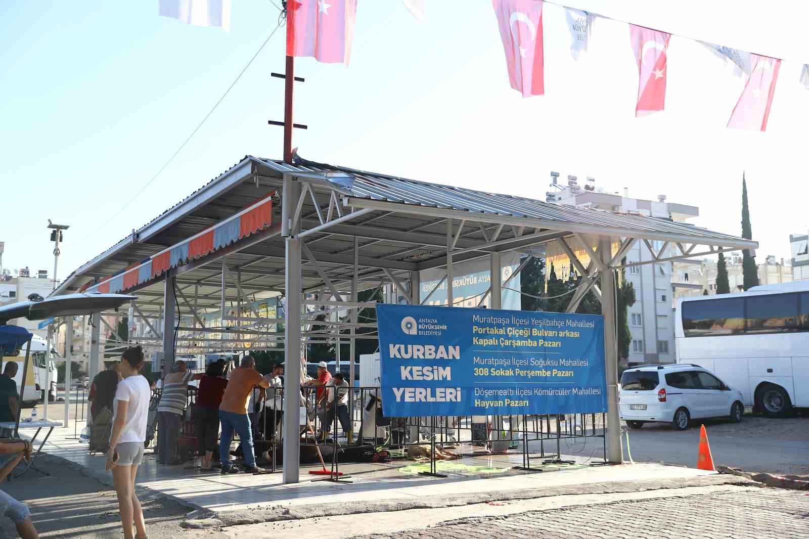 Antalya Büyükşehir Belediyesi 3 farklı noktada kesim hizmeti veriyor
