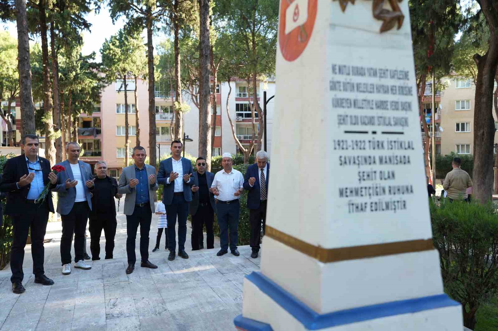 CHP Genel Başkanı Özgür Özel, Manisa’da ziyaretlerde bulundu
