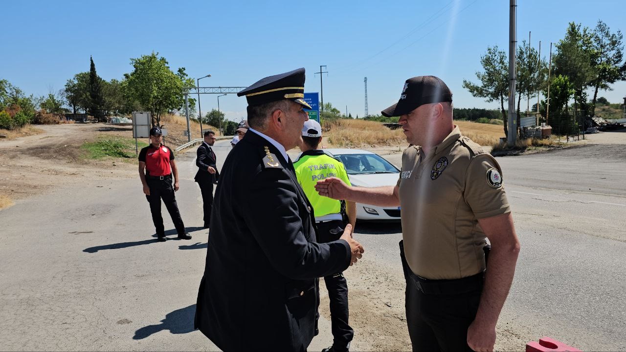 Edirne Emniyet Müdürü Karaburun, vatandaşların bayramını kutladı
