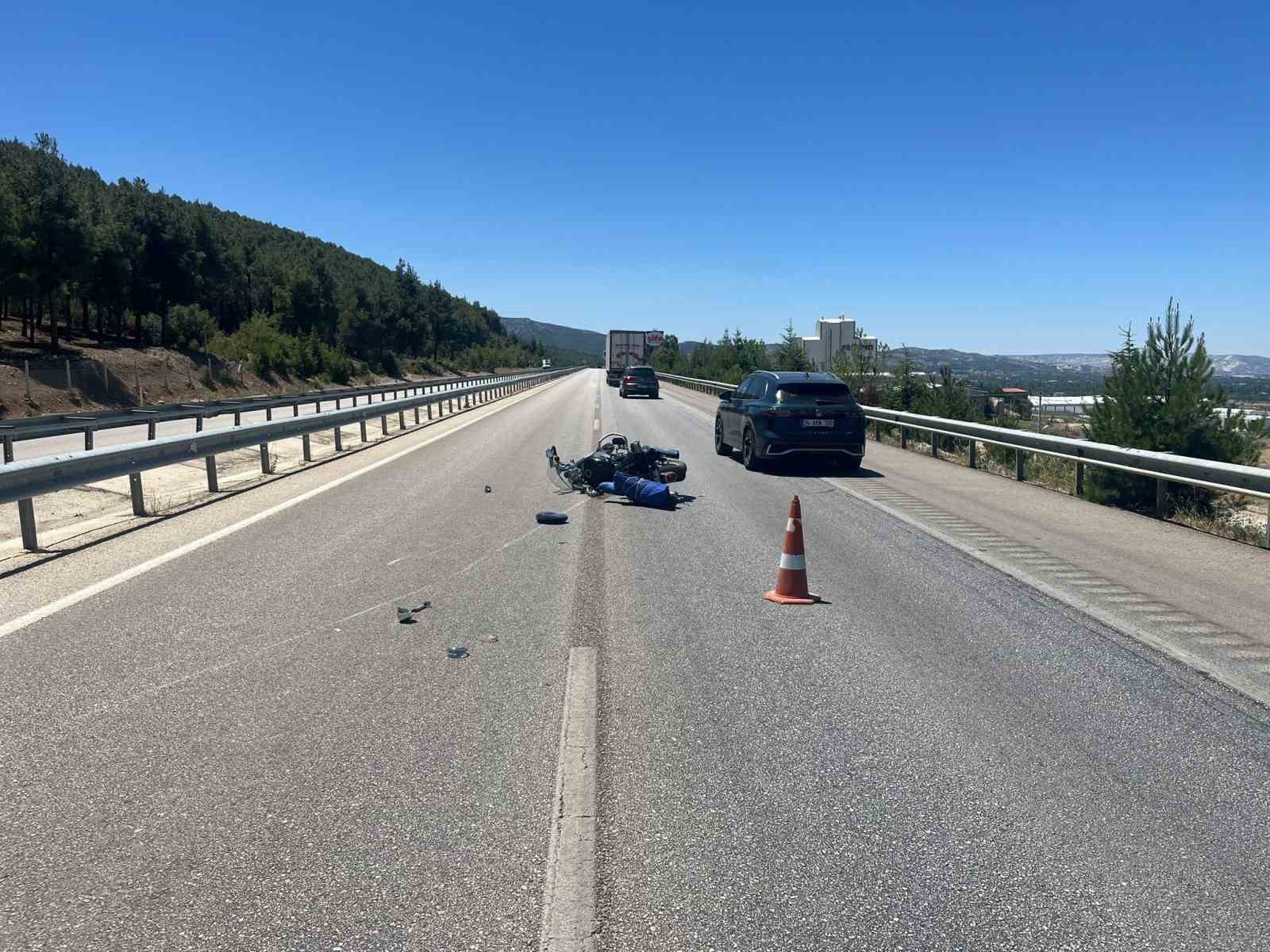 Isparta-Burdur kara yolunda kontrolden çıkan motosiklet bariyere çarptı: 1 ölü, 1 yaralı
