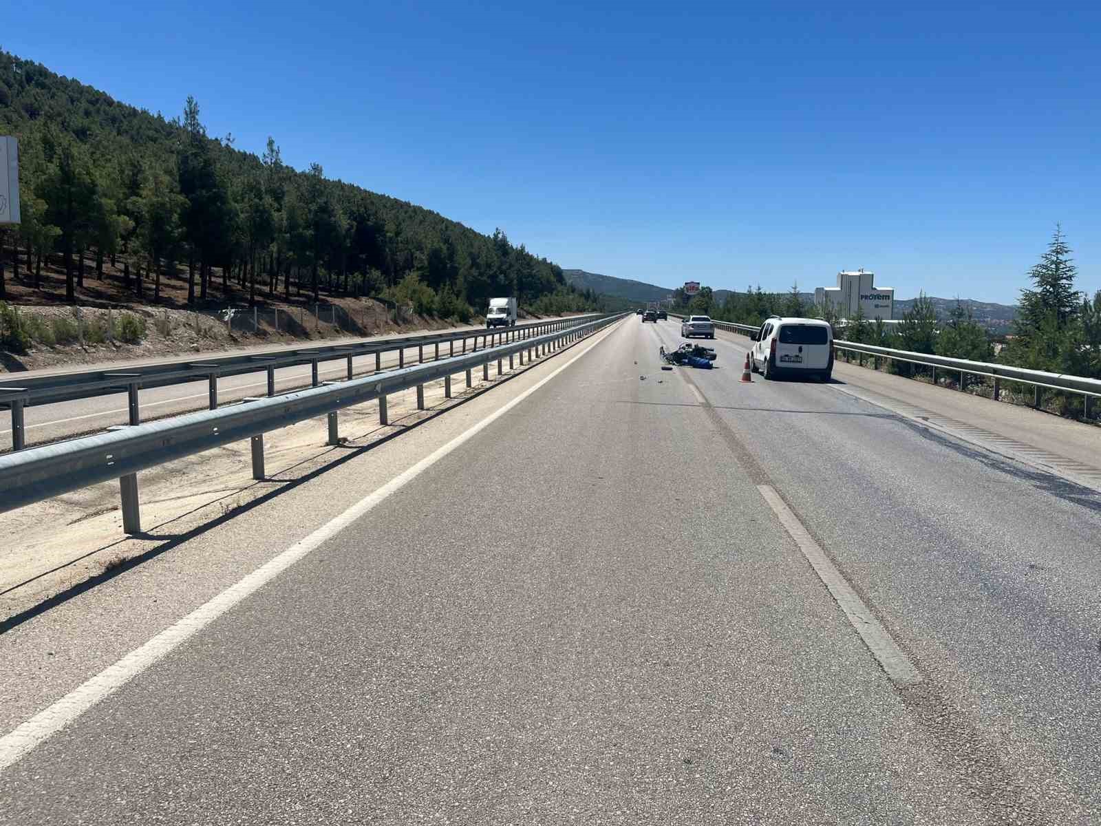 Isparta-Burdur kara yolunda kontrolden çıkan motosiklet bariyere çarptı: 1 ölü, 1 yaralı
