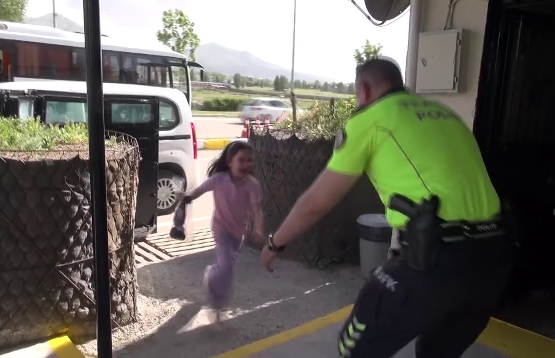 Ailelerinin bindiği araçlar için polis telsizinden şüpheli ihbarı yapıldı
