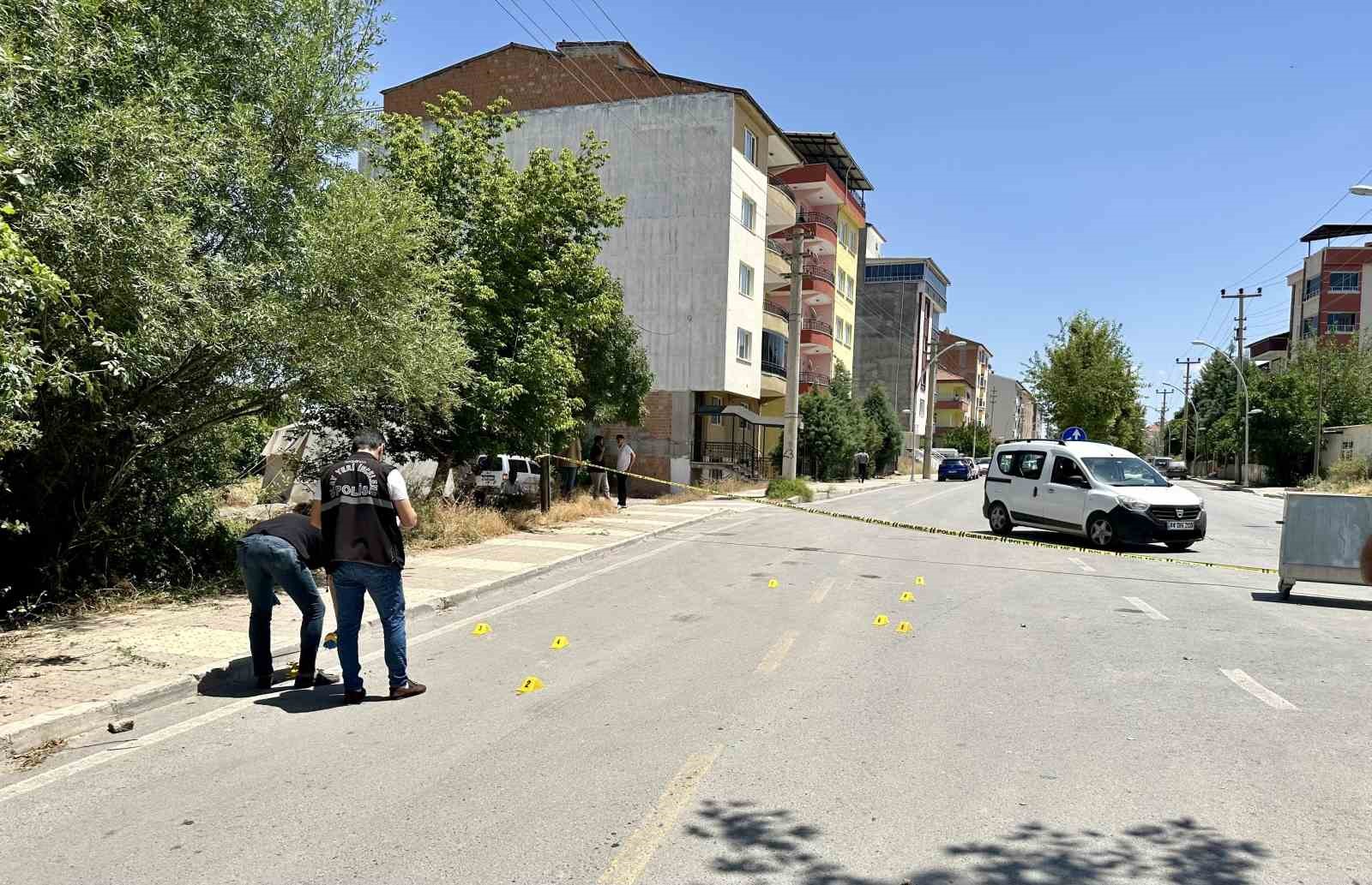 İki grubun silahlı kavgasında kan aktı: 3 yaralı
