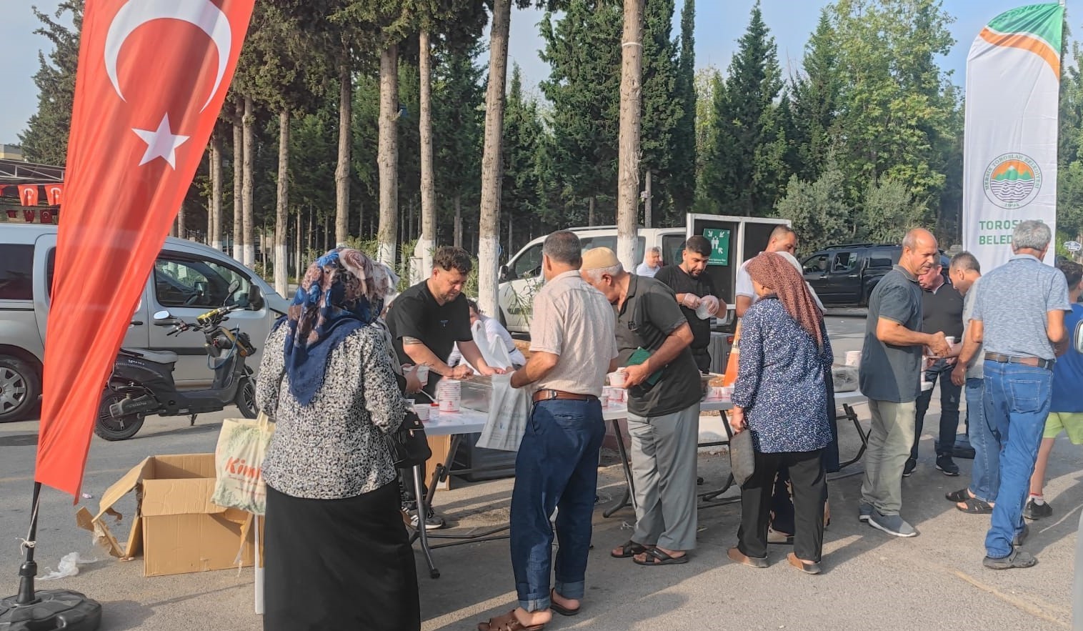 Başkan Yıldız, vatandaşlarla bayramlaştı, kurban kesim yerlerini ziyaret etti
