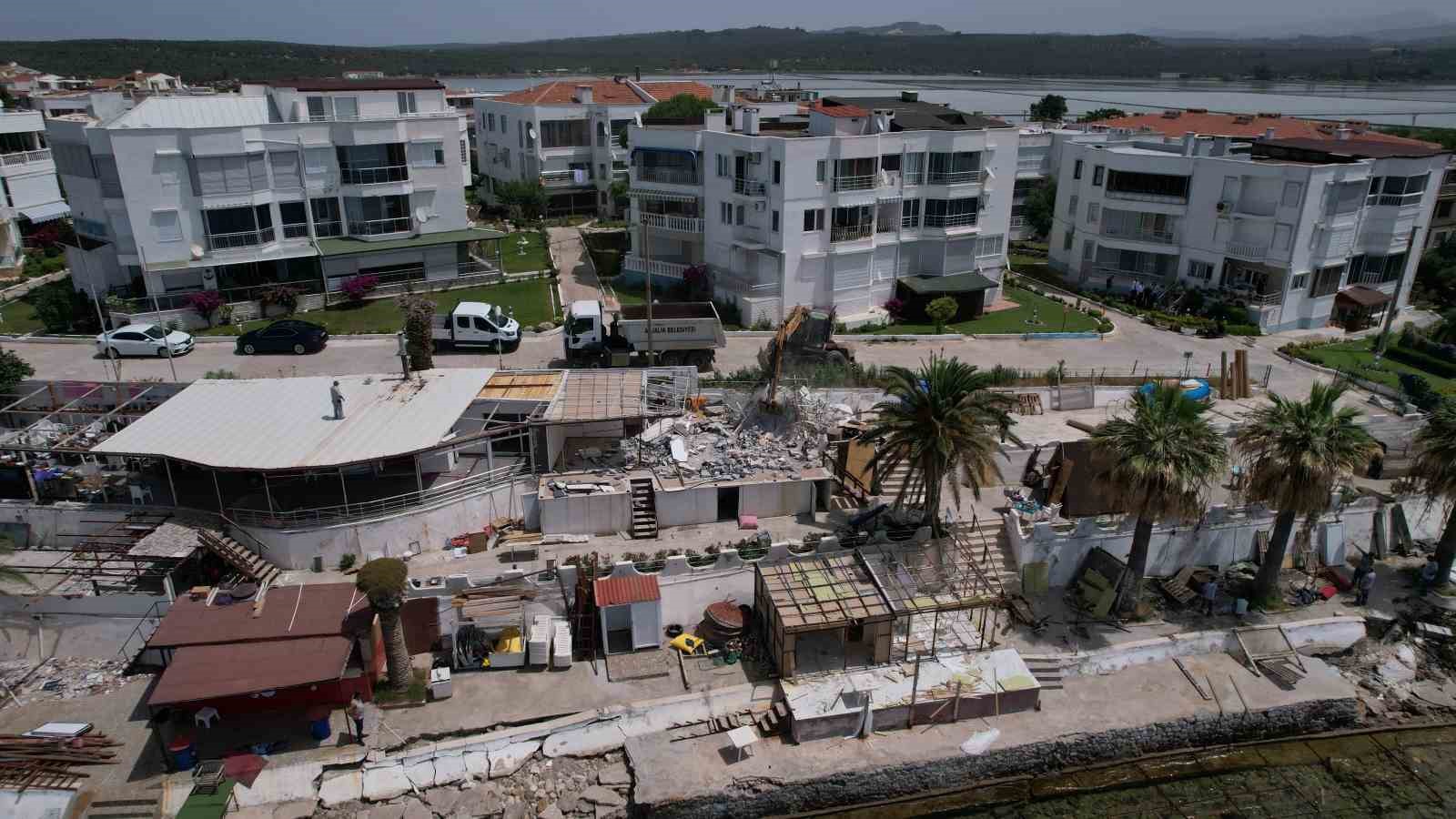 Çevre, Şehircilik ve İklim Değişikliği Bakanlığı, vatandaşın denizlere erişiminin önündeki engelleri hızla kaldırıyor
