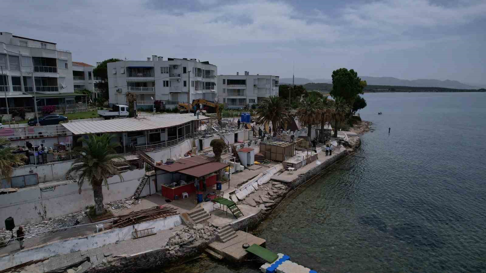 Çevre, Şehircilik ve İklim Değişikliği Bakanlığı, vatandaşın denizlere erişiminin önündeki engelleri hızla kaldırıyor
