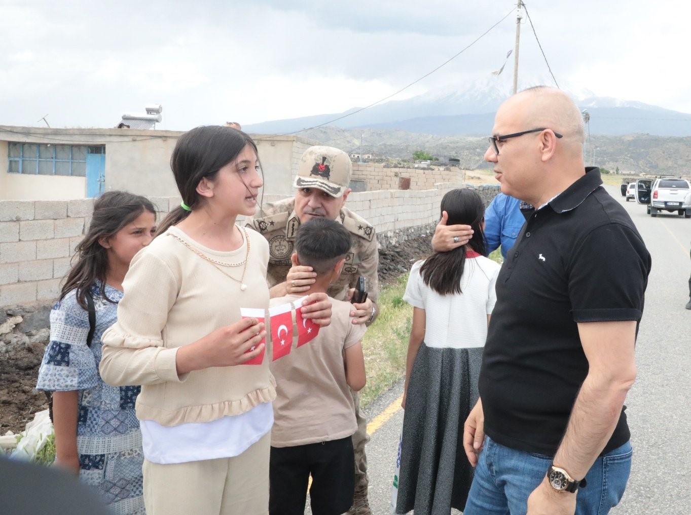 Ağrı Valisi Koç, Doğubayazıt’ta askerlerin Kurban Bayramı’nı kutladı
