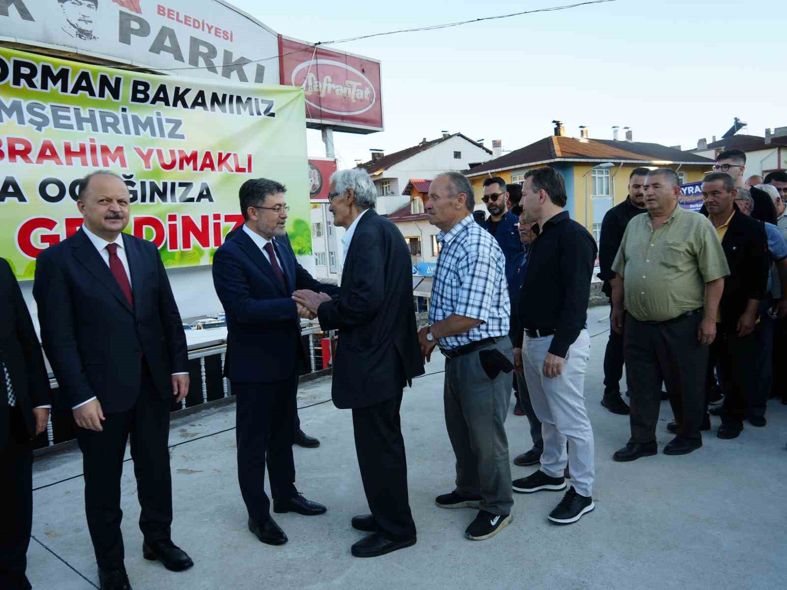 Bakan Yumaklı, Pınarbaşı’nda ilçe halkı ile bayramlaştı
