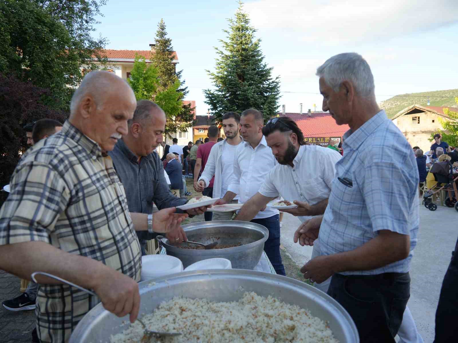 Bakan Yumaklı, Pınarbaşı’nda ilçe halkı ile bayramlaştı
