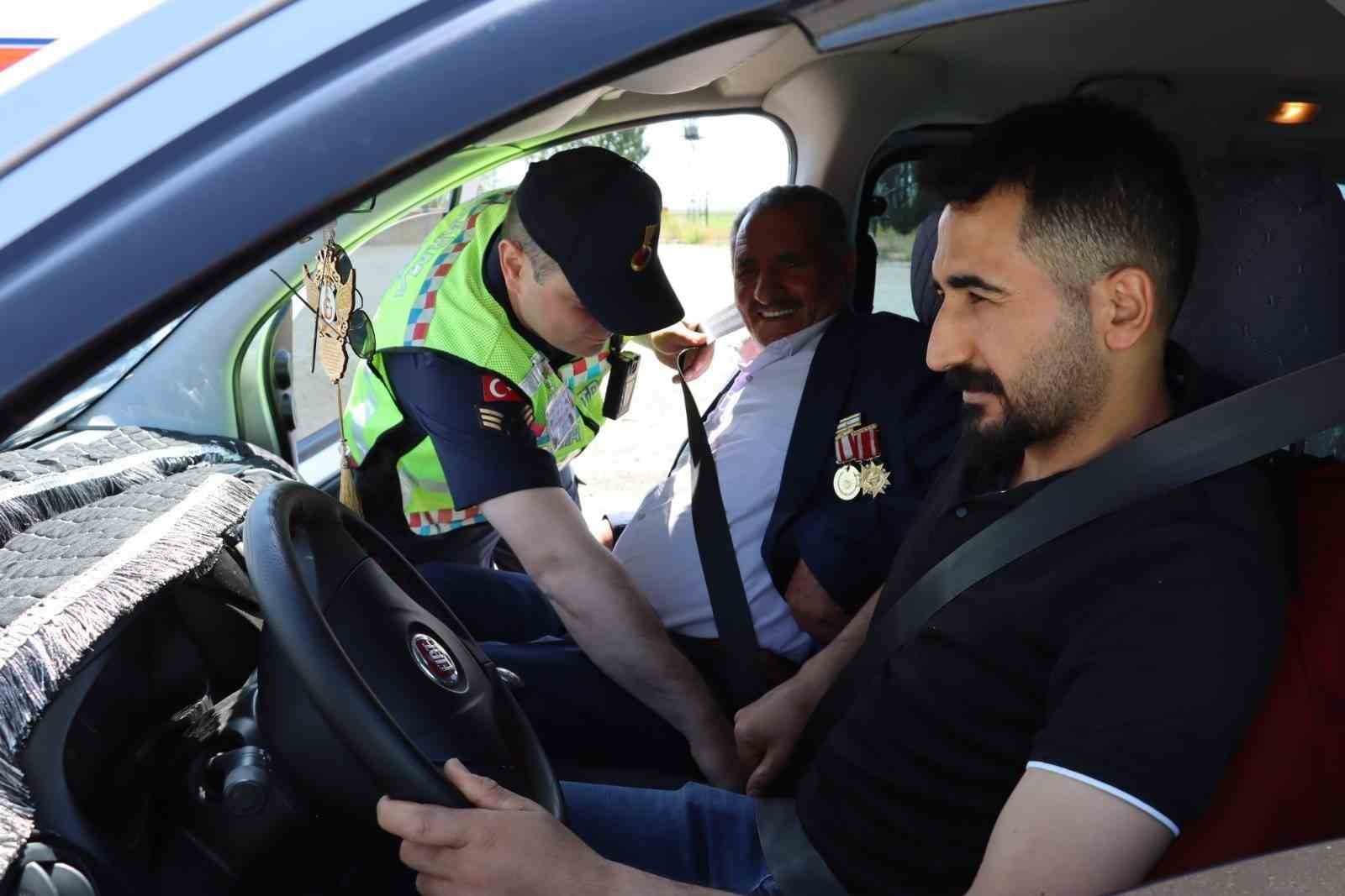 Ağrı’da Kurban Bayramı trafiğinde yoğun denetim ve kontroller devam ediyor
