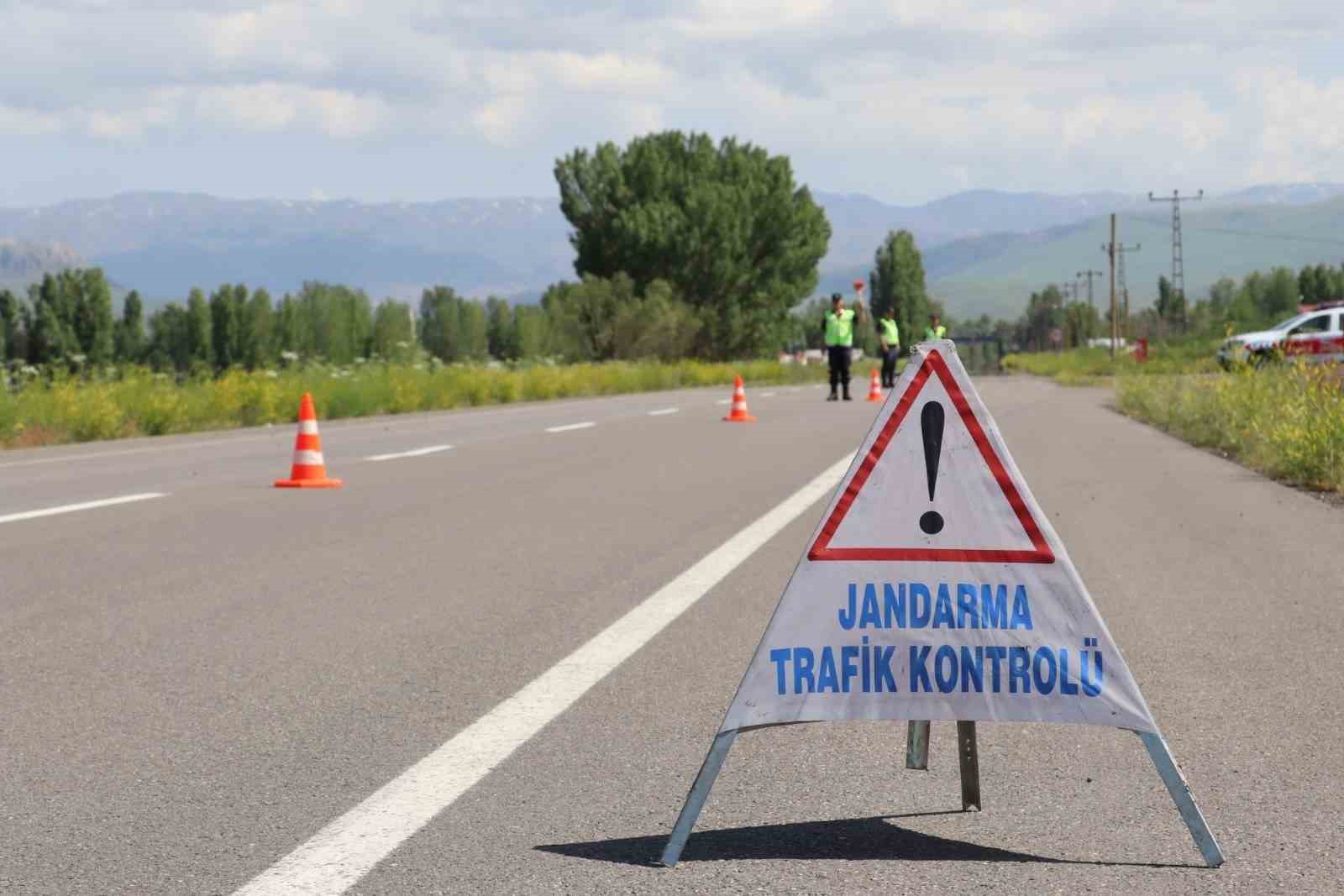 Ağrı’da Kurban Bayramı trafiğinde yoğun denetim ve kontroller devam ediyor
