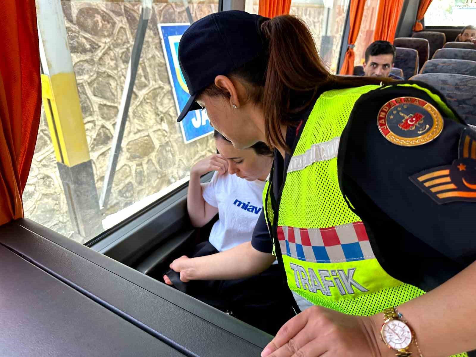 Ağrı’da Kurban Bayramı trafiğinde yoğun denetim ve kontroller devam ediyor
