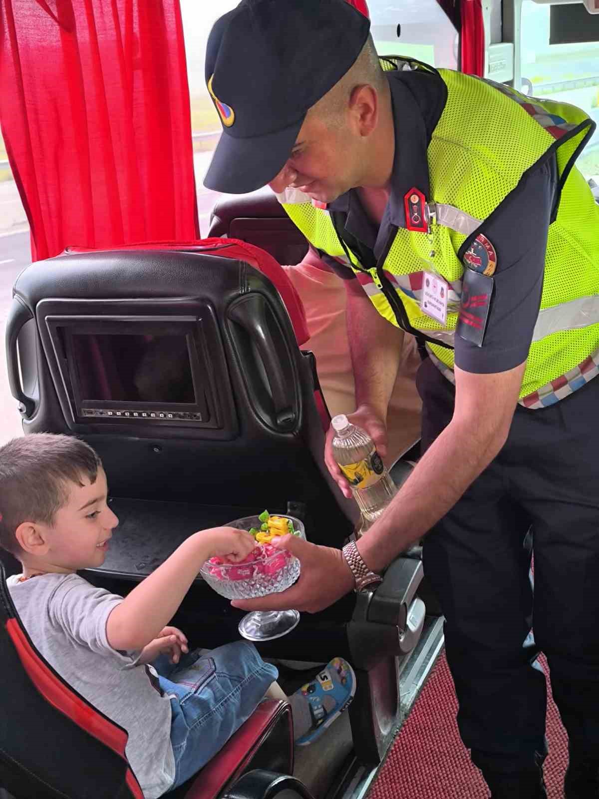 Ağrı’da Kurban Bayramı trafiğinde yoğun denetim ve kontroller devam ediyor
