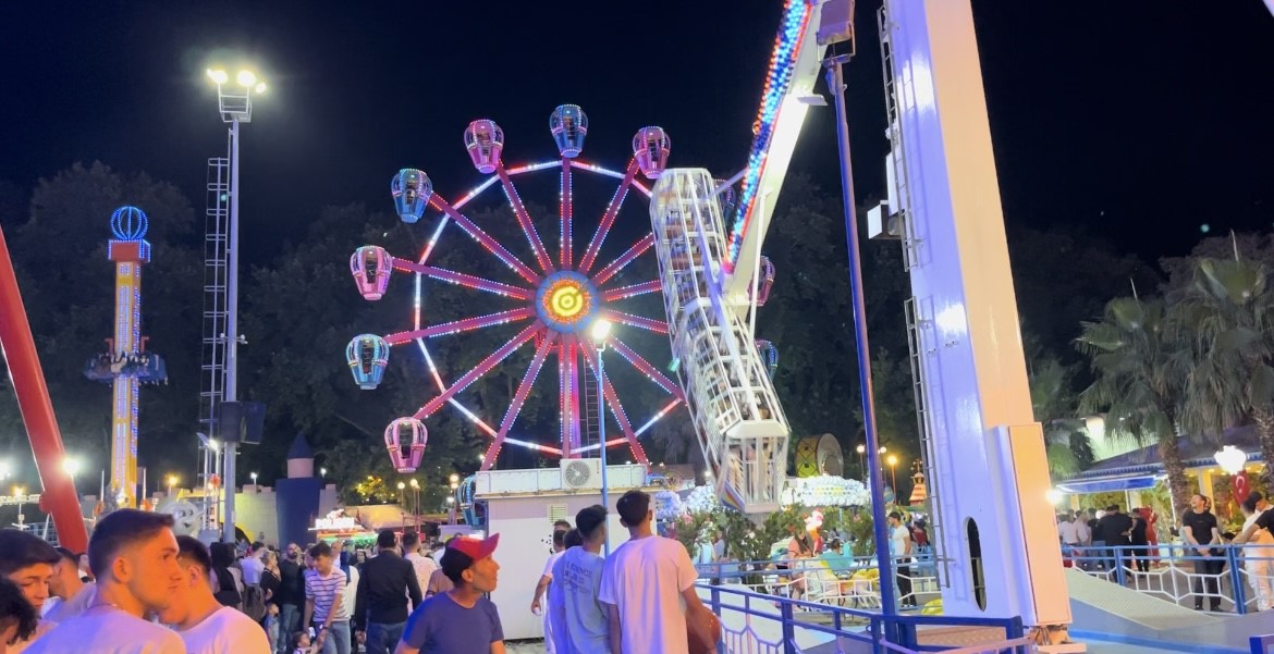 Bayramın ilk günü lunapark doldu taştı
