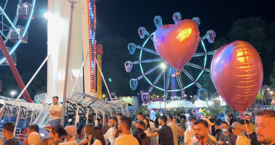 Bayramın ilk günü lunapark doldu taştı
