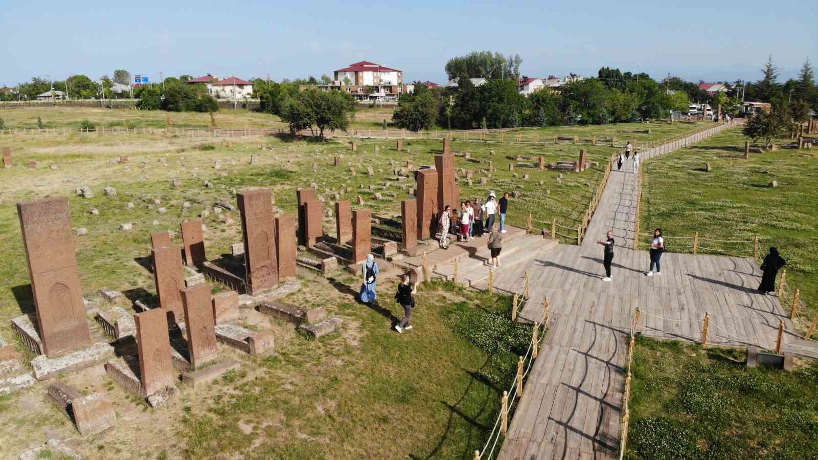 Selçuklu Mezarlığında Kurban Bayramı yoğunluğu
