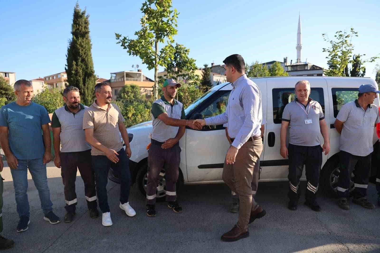 Başkan Adıgüzel: “Bayram gününde Ataşehirimize hizmet eden ve emek harcayan tüm çalışanlarımızı takdir ediyorum”
