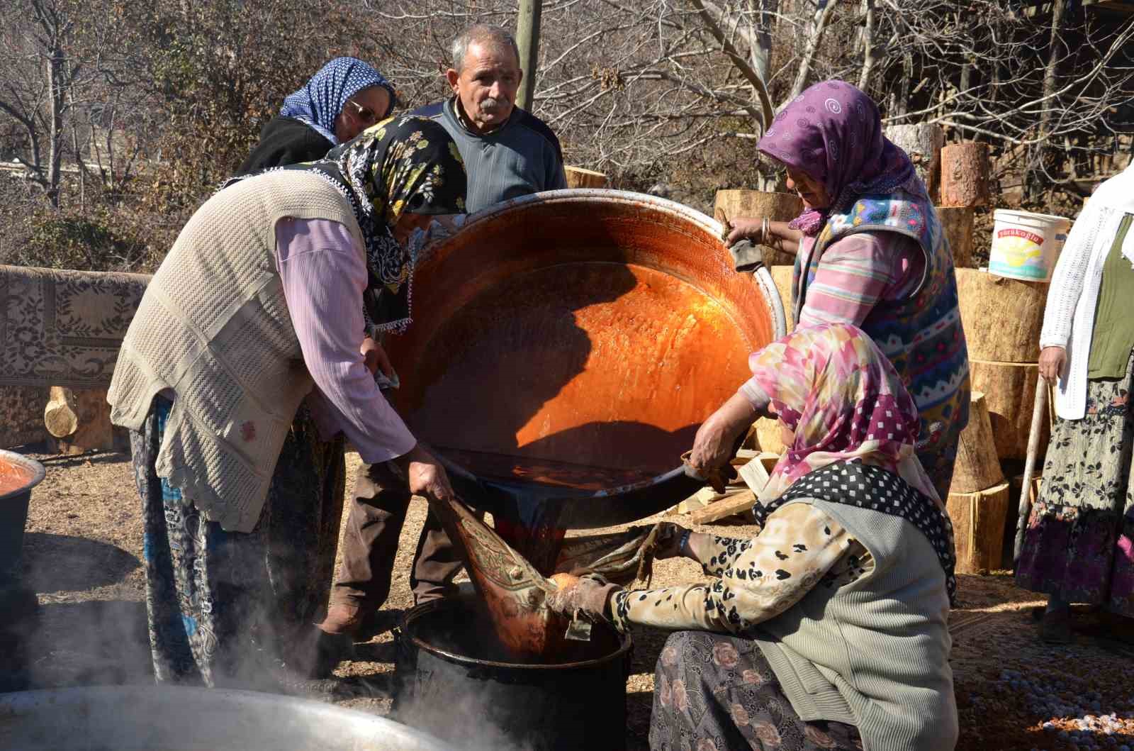 Antalya’da her derde deva andız pekmezi
