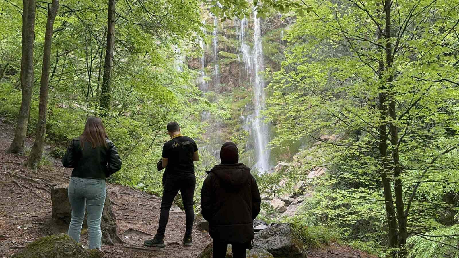 Saklıkent Şelalesi doğal güzelliği ile dikkat çekiyor
