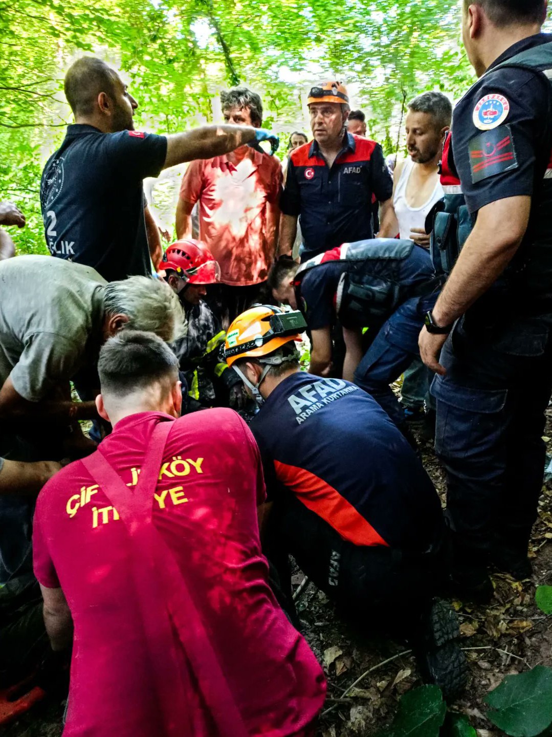 Yalova’da vadiye devrilen traktörün sürücüsü kurtarıldı
