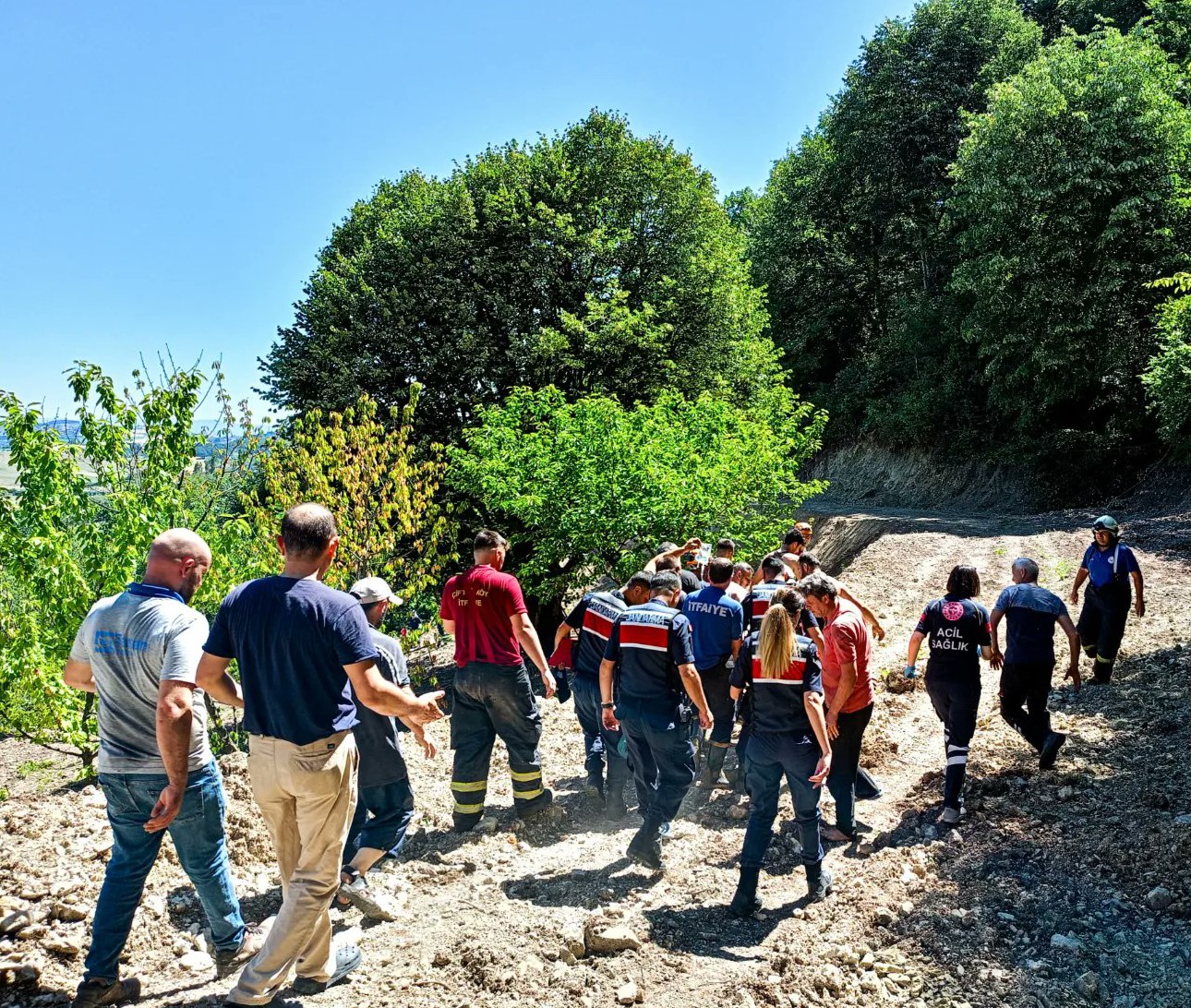 Yalova’da vadiye devrilen traktörün sürücüsü kurtarıldı
