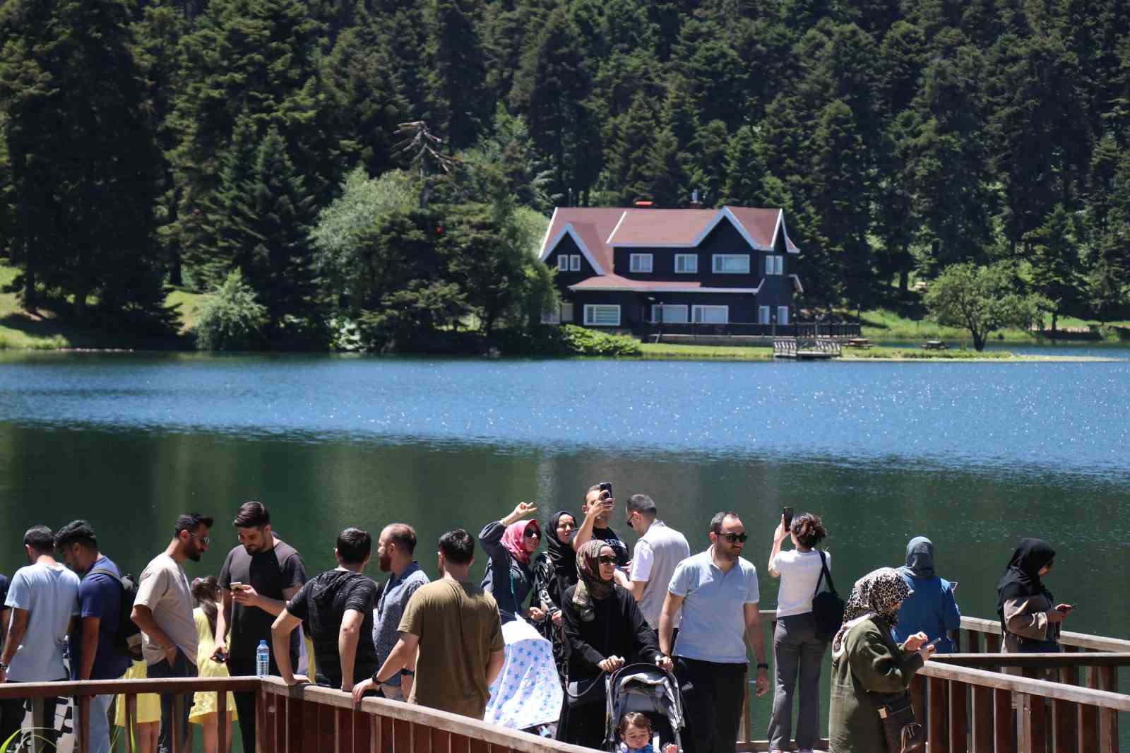 Tatilciler, Bolu’nun doğa harikasına akın etti
