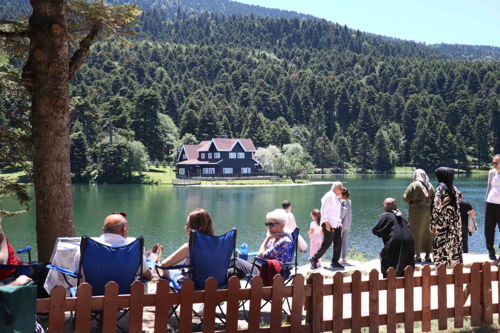 Tatilciler, Bolu’nun doğa harikasına akın etti
