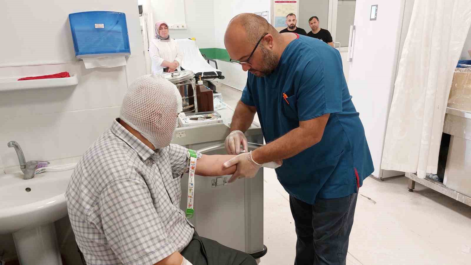 Tenceredeki kızgın yağa su dökünce yanarak hastanelik oldu
