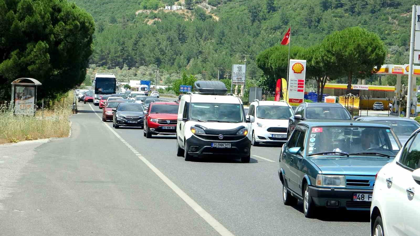 Muğla’ya 3 günde 140 bin araç giriş yaptı
