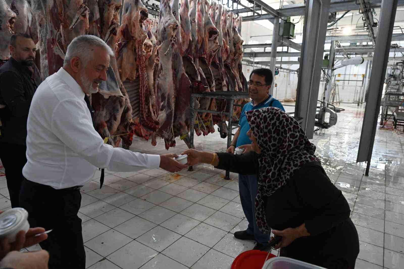 Başkan Başdeğirmen, kurban kesimlerinde vatandaşlarla bayramlaştı
