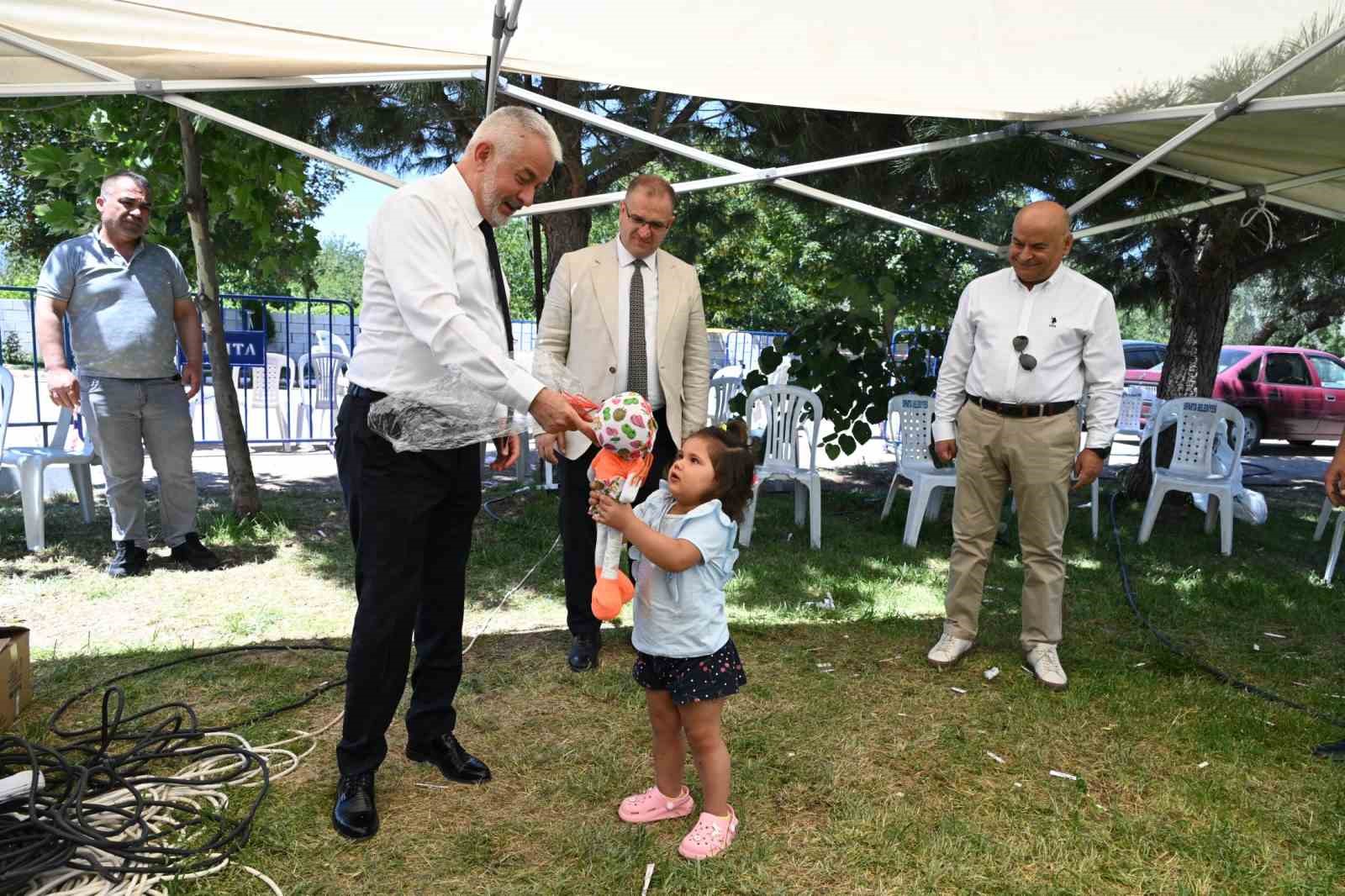 Başkan Başdeğirmen, kurban kesimlerinde vatandaşlarla bayramlaştı
