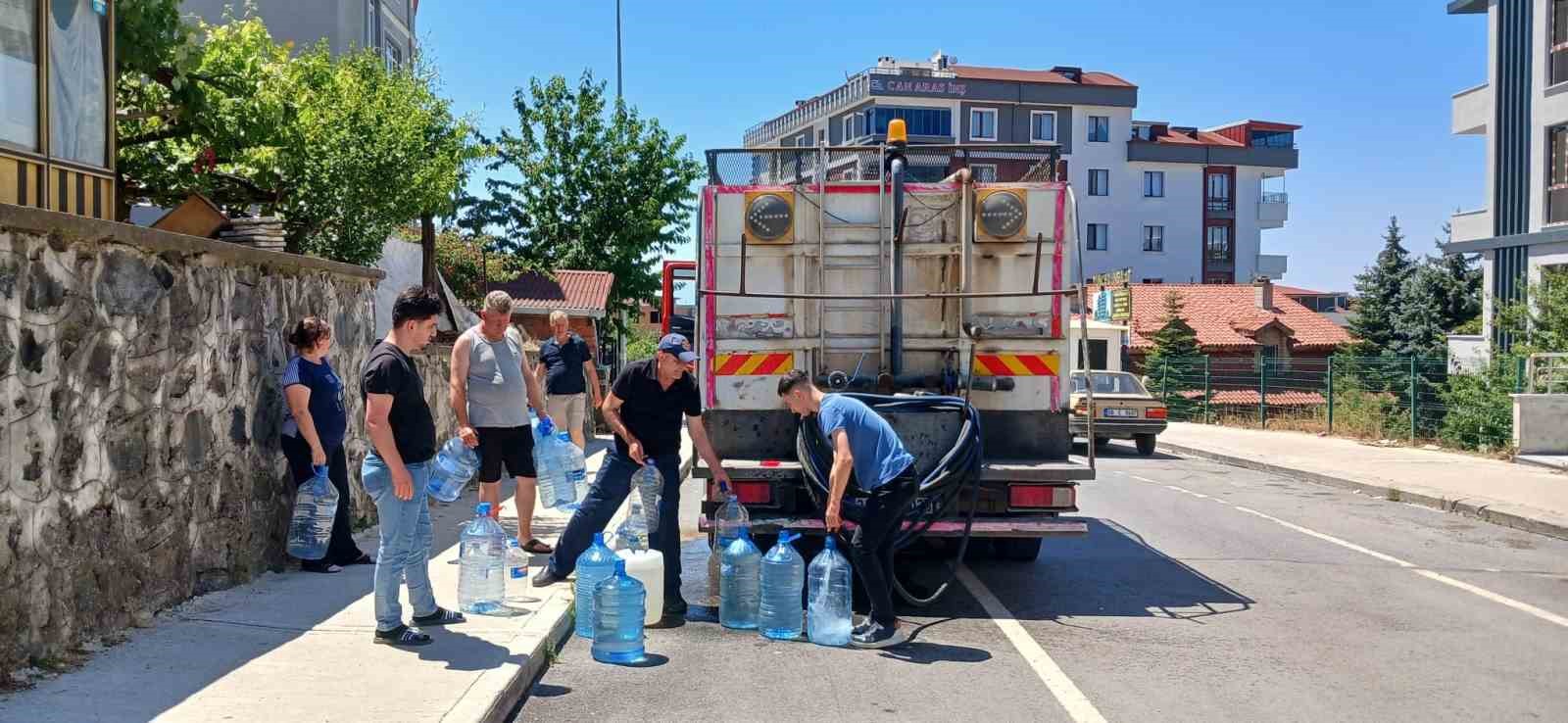 Tekirdağ’da 90’ları aratmayan görüntü: Bayram günü tankerlerle su taşıdılar
