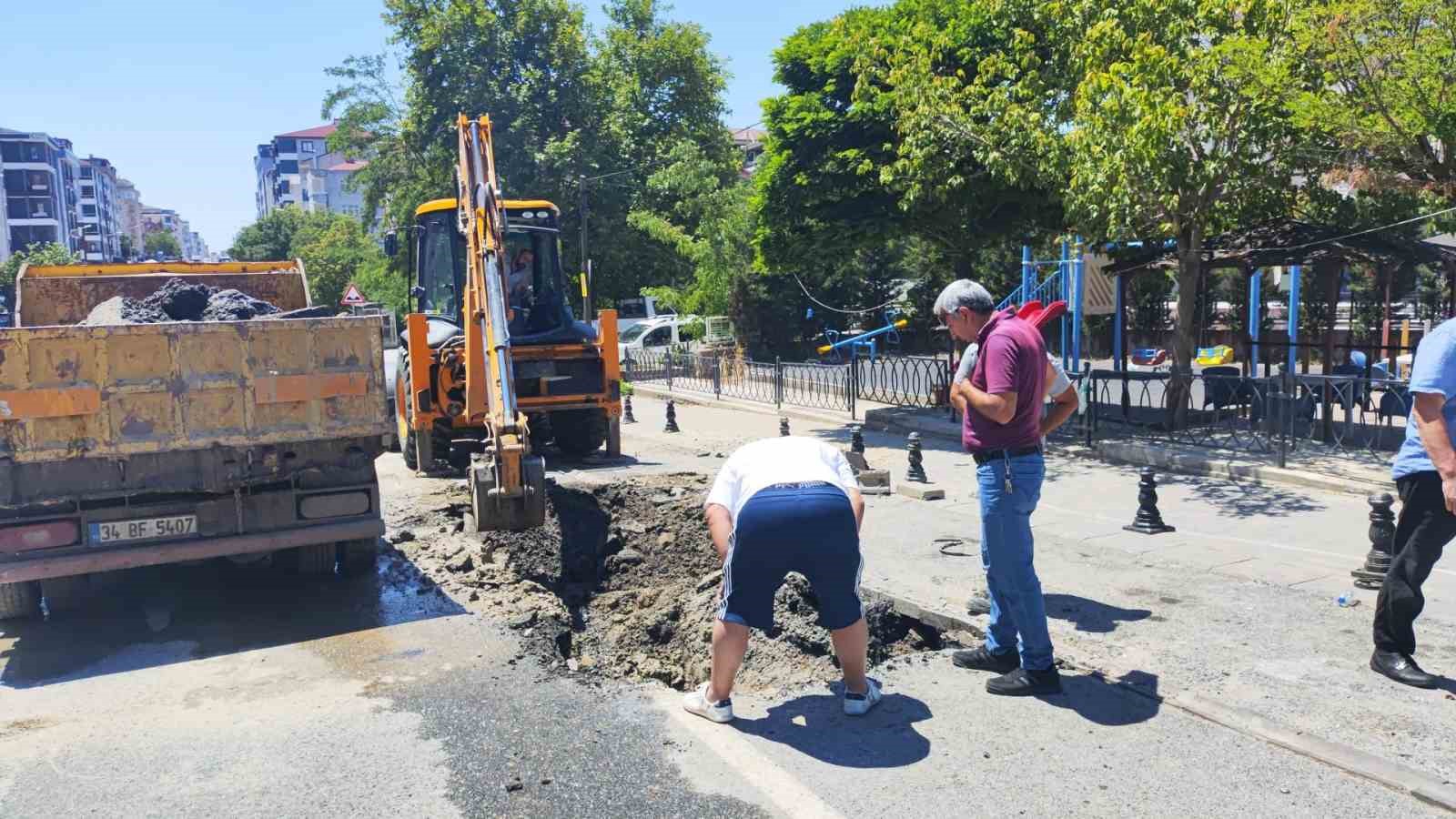 Tekirdağ’da 90’ları aratmayan görüntü: Bayram günü tankerlerle su taşıdılar
