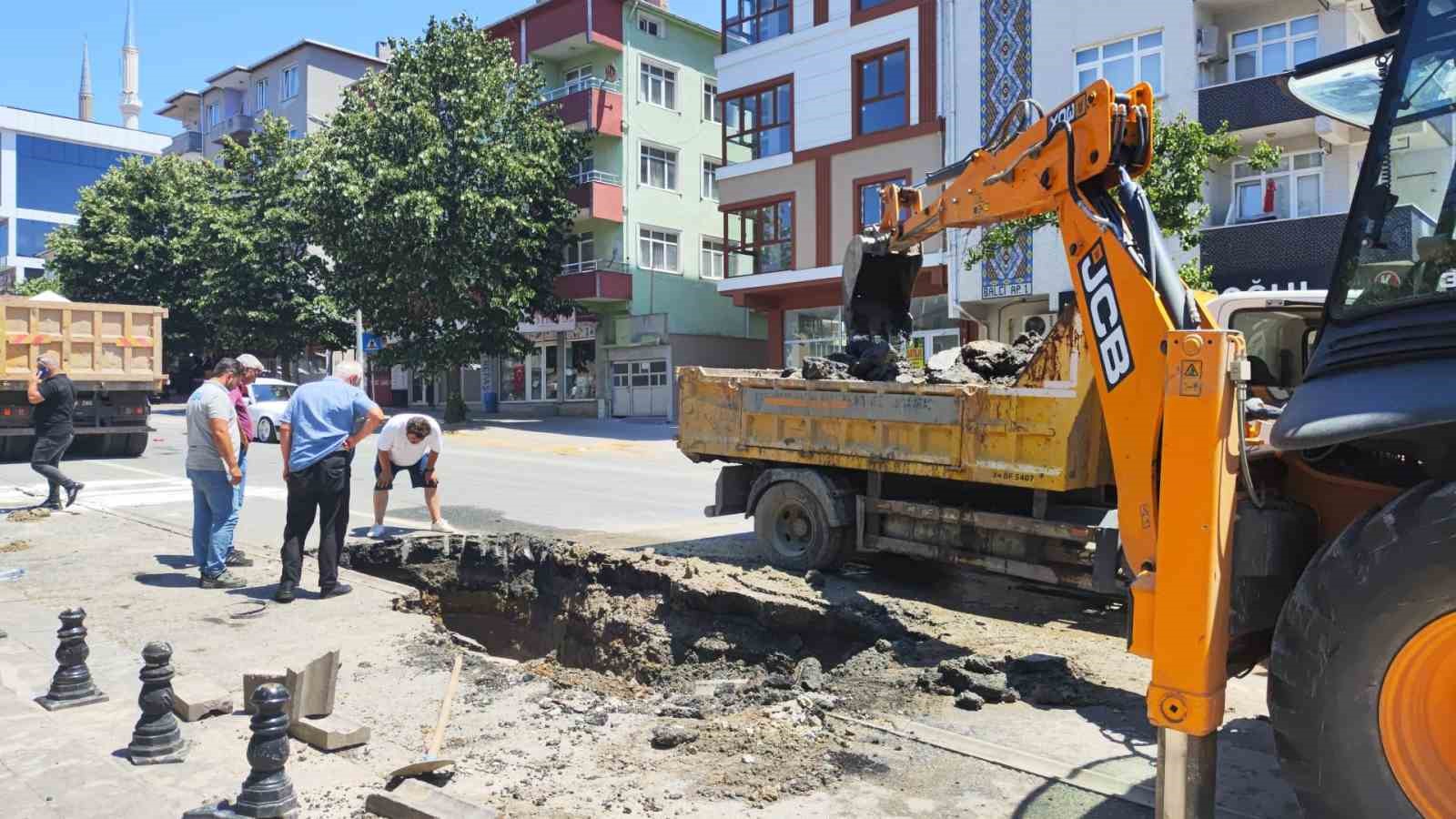 Tekirdağ’da 90’ları aratmayan görüntü: Bayram günü tankerlerle su taşıdılar
