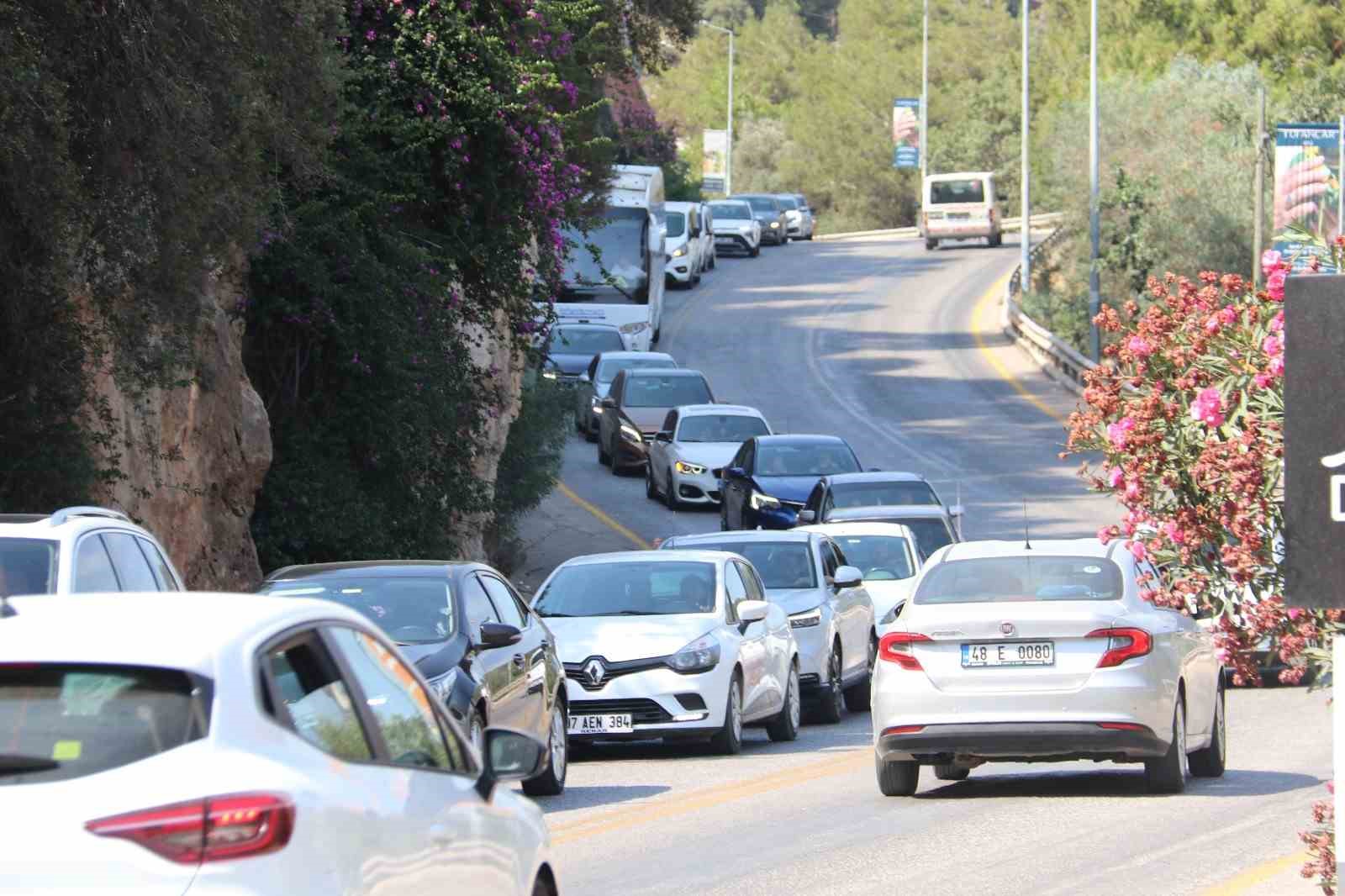 Ölüdeniz’de Kurban Bayramı yoğunluğu
