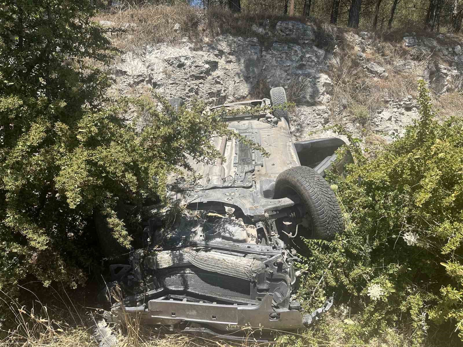 Uşak’ta otomobile çarpan araç takla attı: 6 kişi yaralandı
