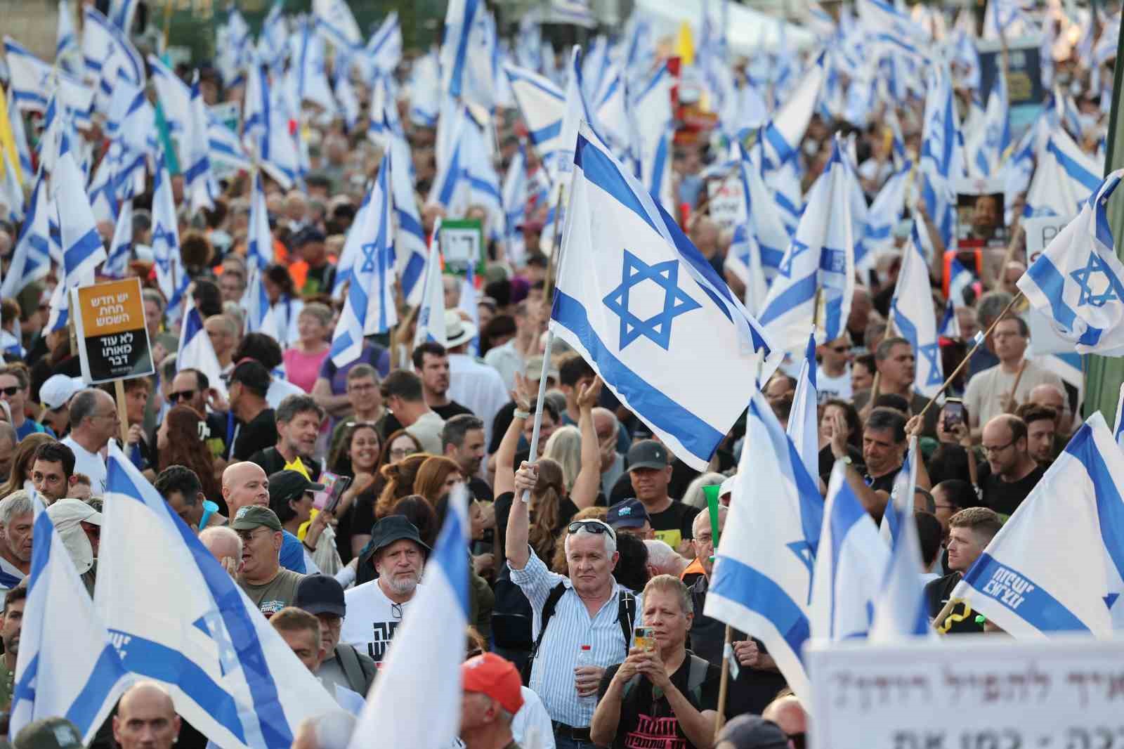 İsrail parlamentosu önünde erken seçim protestosu
