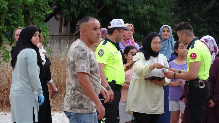 Ambulansta dahi çocuğunu kucağından indirmedi
