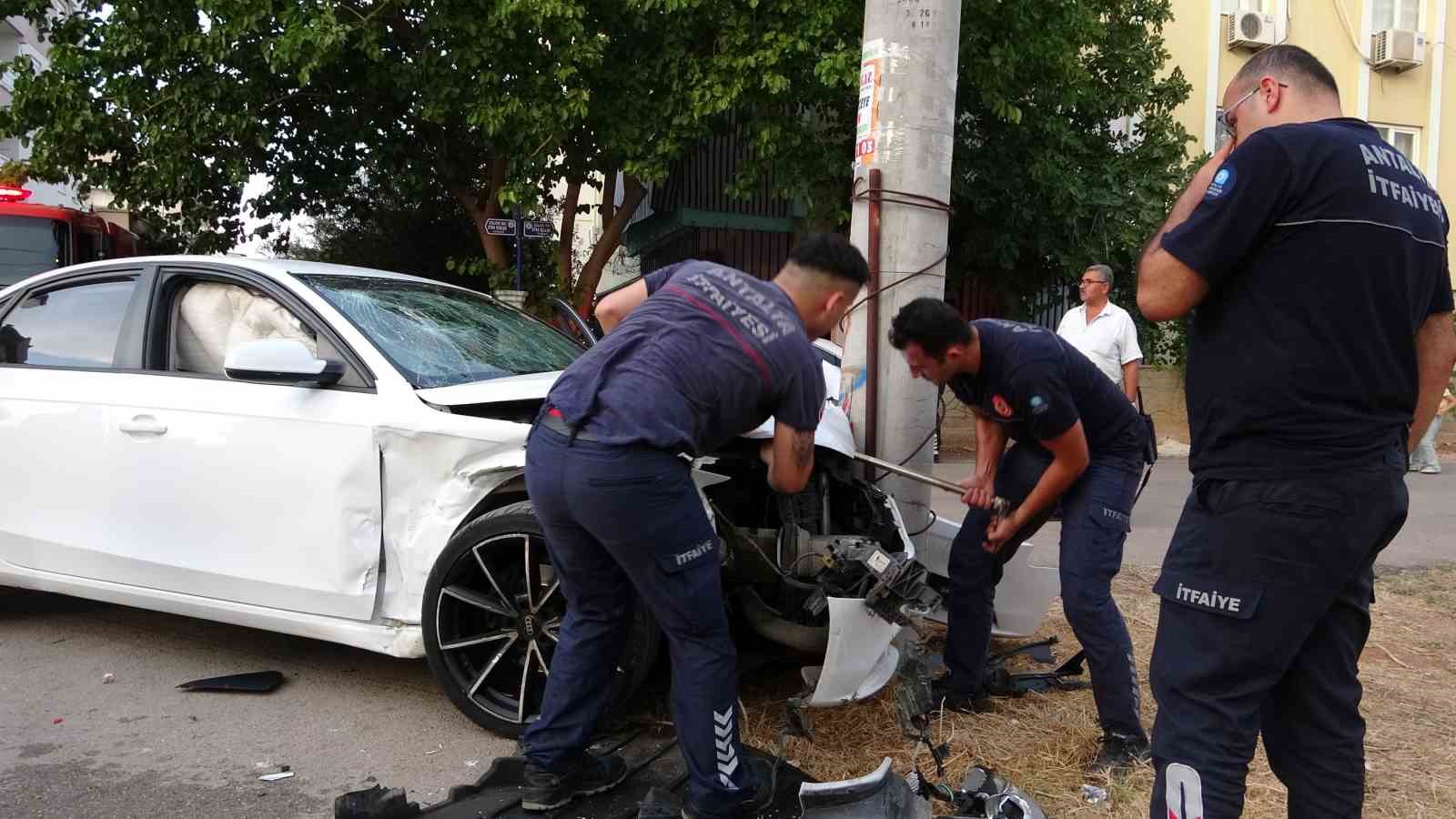 Ambulansta dahi çocuğunu kucağından indirmedi
