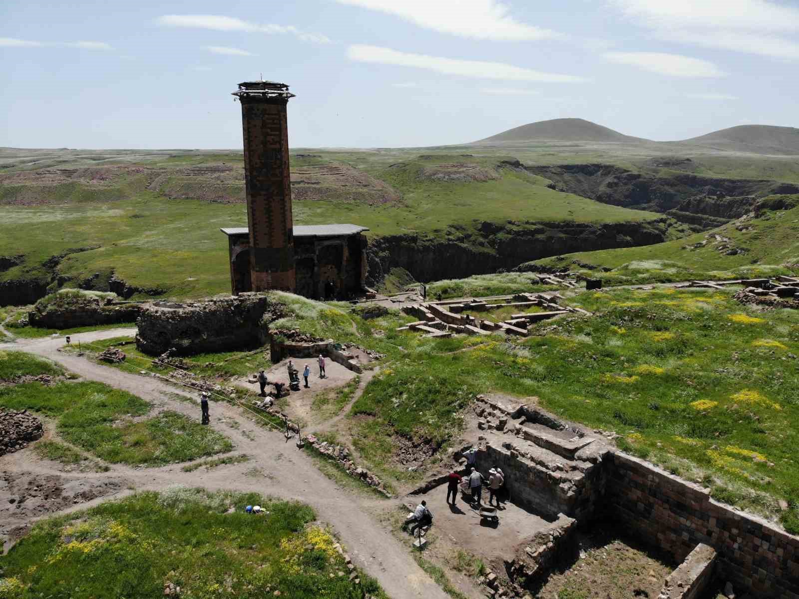 Kars’ta toprak altındaki tarih gün yüzüne çıkarılıyor
